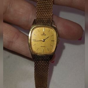 Vintage Gold Lorus watch with a Singapore dial, great condition
